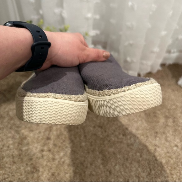 Toms Gray Canvas Espadrille Slip-On Flats - Picture 4 of 7